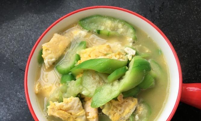美味健康的虾球丝瓜汤（以新鲜虾球和丝瓜为主材，口感清爽香浓，简单易做，健康美味）-第3张图片-美味行家