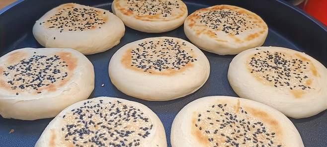 五香芝麻烧饼的制作方法（香气四溢，口感酥脆，营养丰富）-第2张图片-美味行家