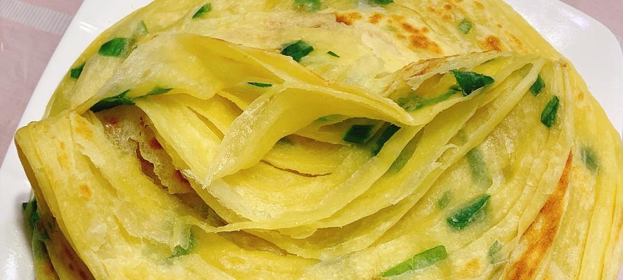 香煎葱油饼，美味无比！（教你如何做出口感酥脆、味道浓郁的葱油饼）-第2张图片-美味行家