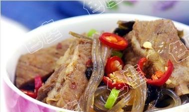 香辣酸菜粉条包的制作（辣味十足的精美美食）-第2张图片-美味行家