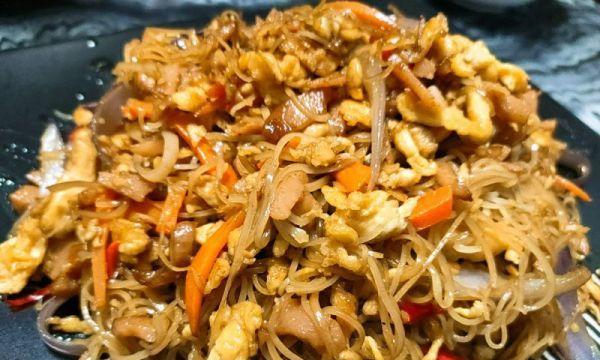 杂锦炒米粉的做法（让你在家也能吃到正宗的炒米粉！）-第3张图片-美味行家
