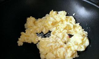 如何用铁锅煎出完美的蛋（以铁锅煎蛋的做法，让你的早餐更美味）-第1张图片-美味行家