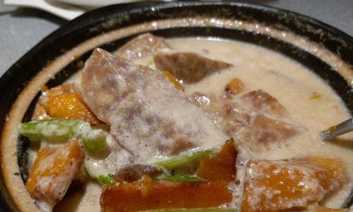 薏米香芋南瓜煲的健康美味做法（营养丰富的秋季饮食佳品，南瓜、薏米、芋头三味搭配美味无比）-第3张图片-美味行家