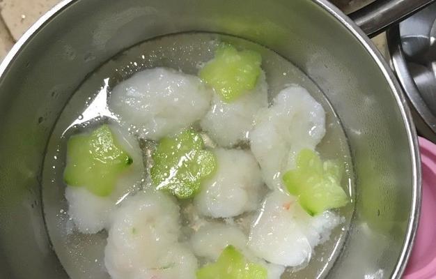 鲜虾丸子汤的制作方法（做出口感细腻、鲜香可口的虾丸子汤）-第1张图片-美味行家