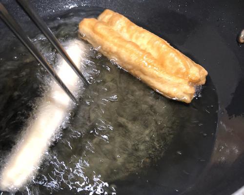 以蔬菜汁油条，健康美味又实惠（教你制作口感香脆的蔬菜汁油条）-第2张图片-美味行家