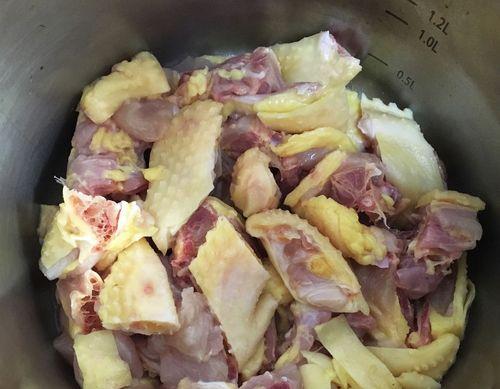 香辣小炒鸡肉的制作方法（简单易学，让你秒变厨神）-第1张图片-美味行家