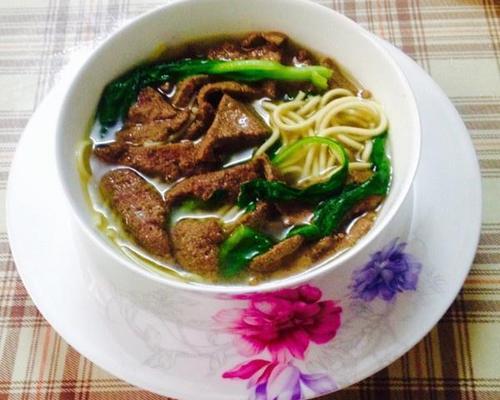 营养美味的瘦肉猪肝面（用新鲜猪肝和瘦肉做的香气扑鼻的面条）-第2张图片-美味行家