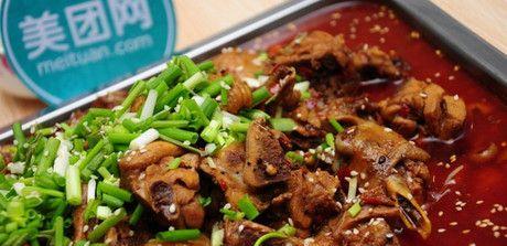 《正宗碳锅鸡的做法》（学习如何制作口感鲜美的碳锅鸡）-第1张图片-美味行家