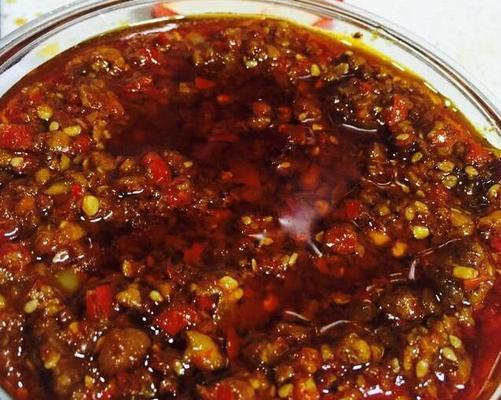 自制老干妈肉酱的做法（美味可口的家常美食）-第3张图片-美味行家