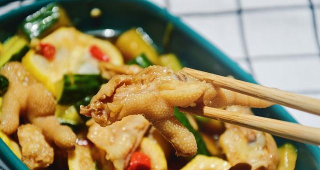 教你做网红柠香鸡爪（美味可口，口感独特，家常菜做法分享）-第2张图片-美味行家