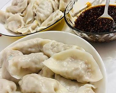 酸菜水饺的制作方法（让家常味道回归餐桌）-第1张图片-美味行家