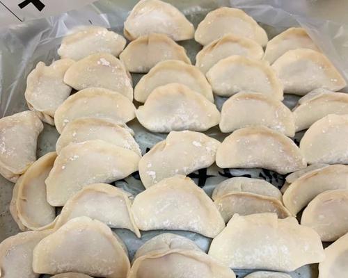 酸菜水饺的制作方法（让家常味道回归餐桌）-第2张图片-美味行家