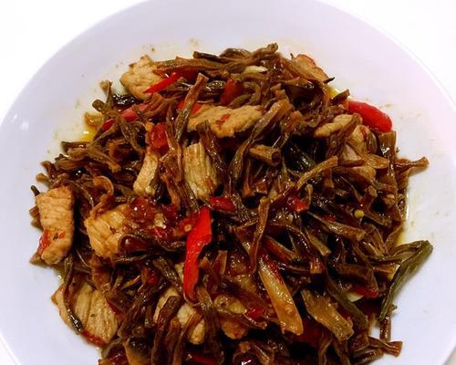 五花肉炒干豆角——美味家常菜（如何制作口感鲜美、色香味俱佳的五花肉炒干豆角？）-第1张图片-美味行家
