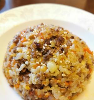 香菇丸子牛肉焗饭的制作方法（做法简单易学，让你轻松变身美食大厨）-第3张图片-美味行家