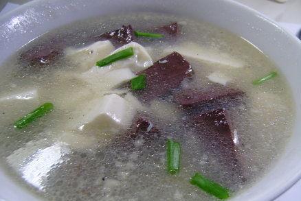 尝鲜美味，肉丝豆腐猪血汤烹饪全攻略！-第3张图片-美味行家