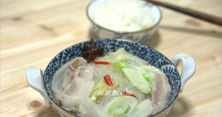 酸菜白肉粉条的家常做法（口感鲜美，营养丰富，让你回味无穷）-第3张图片-美味行家