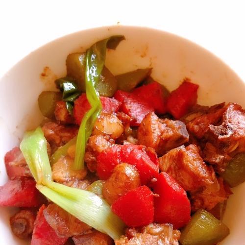 美味莴笋炖排骨做法（家常菜必备，口感鲜美）-第2张图片-美味行家