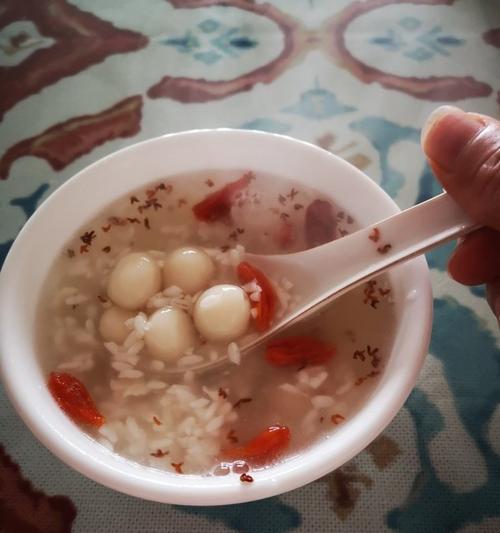 用水果酒酿制美味圆子（传统美味，新口味尝鲜）-第3张图片-美味行家