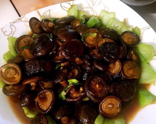 家常美食-香菇炒上海青（健康营养，清爽可口）-第1张图片-美味行家