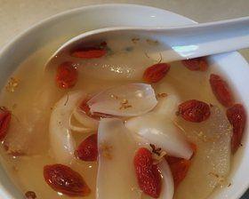 清爽美味——香梨百合饮的做法（一杯健康之选，轻松调制让你爱不释手）-第3张图片-美味行家