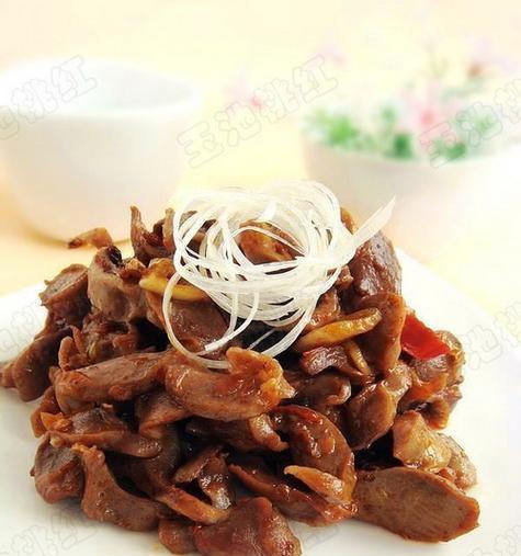 美食分享——油爆鸡胗的做法（鲜香可口，让你回味无穷！）-第1张图片-美味行家