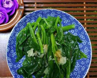 教你做出美味的蒜香木耳菜（一道简单易学的家常菜/蒜香、爽口、营养丰富）-第2张图片-美味行家