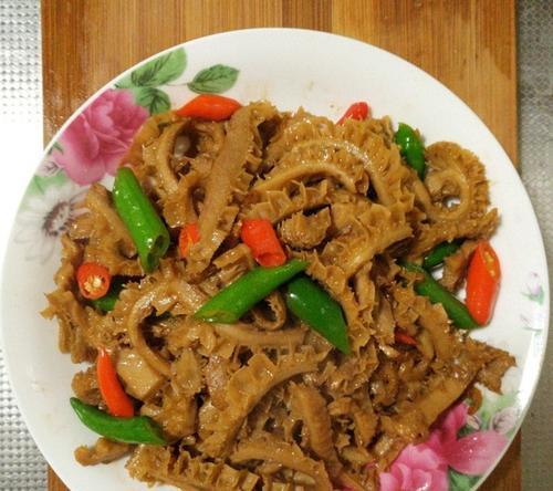 以香格里拉牛肚烹制美食（领略美食文化、传统手艺与美味佳肴）-第3张图片-美味行家