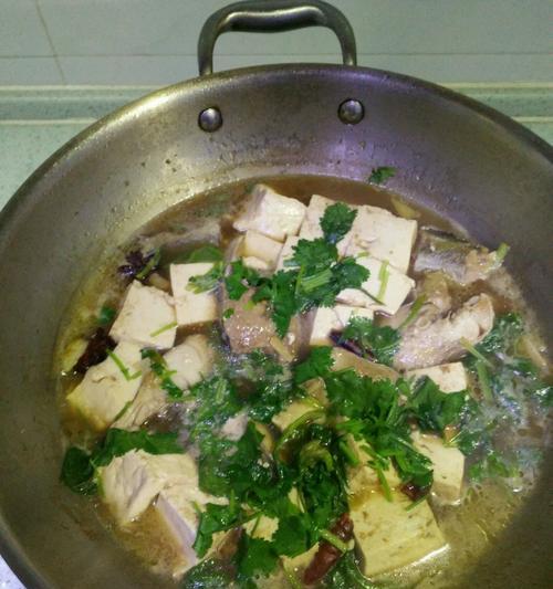 营养美味，以鳕鱼豆腐汤为主的健康餐谱（简单易做的清汤美食，让你轻松享受健康生活）-第2张图片-美味行家