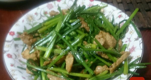 小米鸡蛋炒韭菜，营养美味俱佳的一道家常菜（用小米增加口感的做法，教你轻松炒出美味的小米鸡蛋炒韭菜）-第2张图片-美味行家