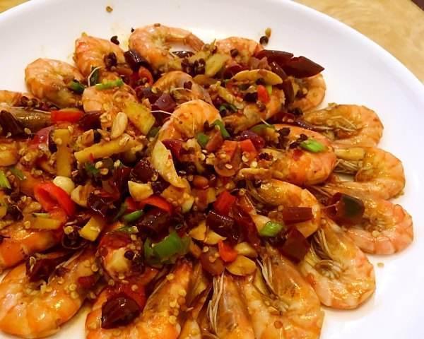 香菇香辣虾的做法（辣味十足，香气四溢的美食）-第3张图片-美味行家