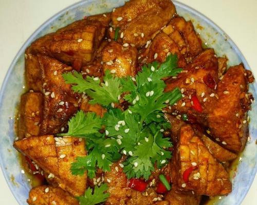 让你吮指的香煎臭豆腐（独家配方揭秘，想念正宗味道？试试这个做法吧！）-第1张图片-美味行家