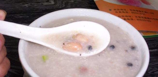 小鲍鱼芋头粥的制作方法（口感鲜美，营养丰富，让你一次爱上的美食）-第1张图片-美味行家
