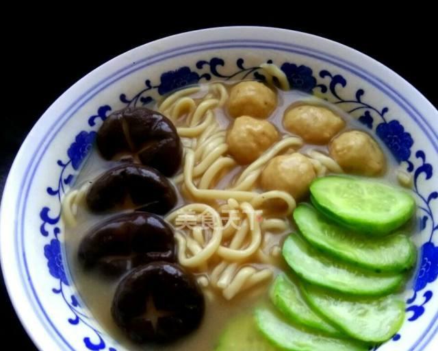 自制香菇卧蛋面（轻松学会做一碗营养美味的家常面，提升生活品质）-第3张图片-美味行家