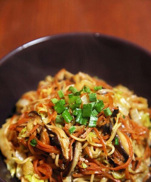美食分享——蒜味鲜贝胡萝卜面（让你一口就爱上的健康美食，挑战味觉的极限！）-第3张图片-美味行家
