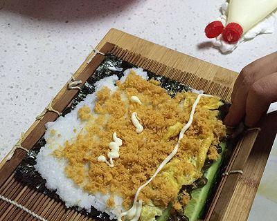 手把手教你制作美味寿司饭卷（以简单易学的方法，让你轻松制作出美味可口的寿司饭卷）-第1张图片-美味行家