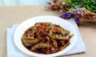 五花肉烧扁豆，美味又营养（享受家庭美食的乐趣，让您健康又开胃）-第3张图片-美味行家