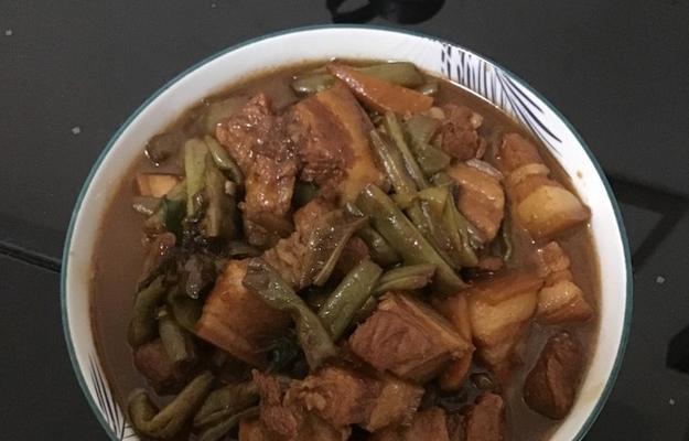 四季豆干烧肉，营养美味又下饭（简单易学的美食新招，让你的餐桌多一份诱人色香味）-第1张图片-美味行家