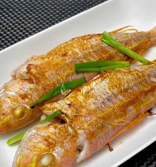 用香煎的方式制作美味小红杉鱼（如何制作完美的香煎小红杉鱼）-第3张图片-美味行家