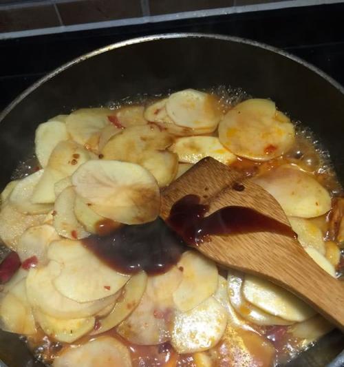 蒜香蚝油土豆片的做法（美味又健康的家常菜谱，让你爱上做饭）-第1张图片-美味行家
