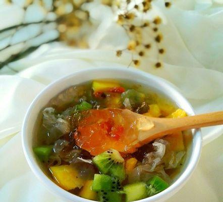 手工制作桃胶水果羹（用新鲜水果营养无添加羹汤）-第3张图片-美味行家