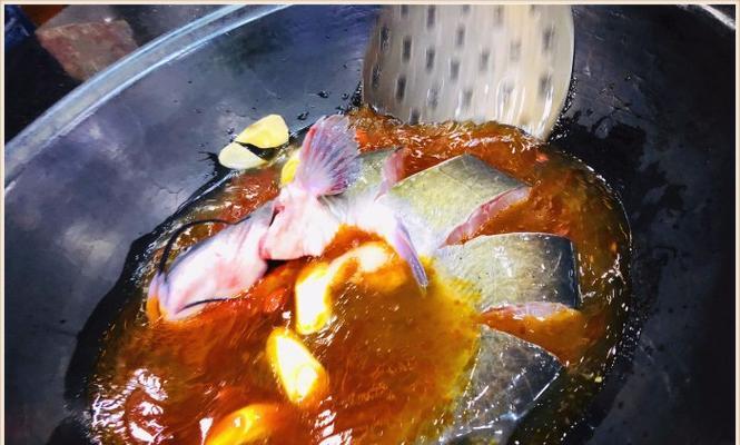 如何以铁锅炖野生鱼？（掌握炖鱼技巧，美味满满！）-第3张图片-美味行家