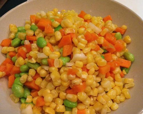 三色玉米粒美食大（丰富口味，营养均衡，轻松DIY）-第1张图片-美味行家