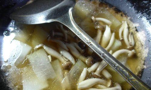 蟹味菇炖冬瓜，清凉夏日美味（清热解暑，健康美食）-第2张图片-美味行家