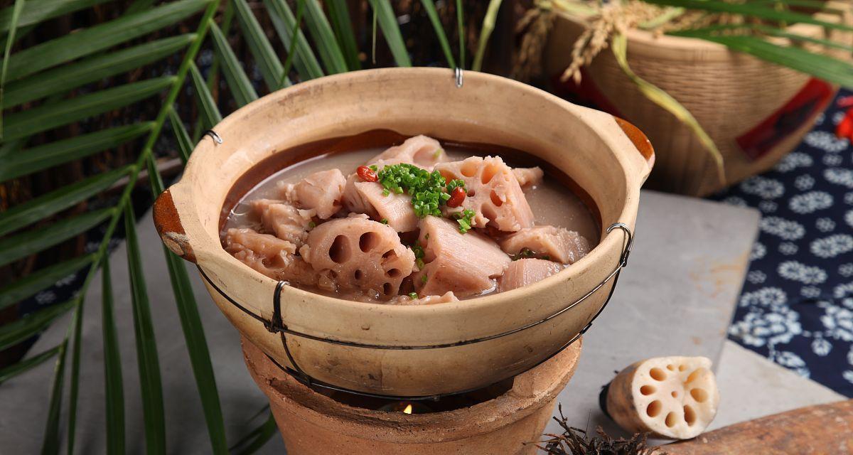 砂锅莲藕，滋补养生美味佳肴（清香幽雅，营养丰富，砂锅莲藕的制作与享用）-第3张图片-美味行家