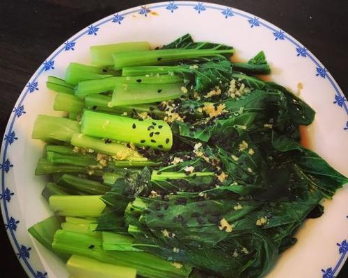 蒜香白灼菜心（健康又美味的蔬菜佳肴）-第2张图片-美味行家