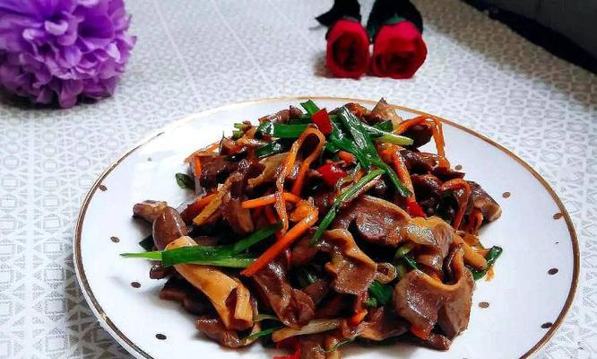 小炒鸭胗的制作方法与技巧（掌握小炒鸭胗的秘诀，做出美味鲜香的佳肴）-第3张图片-美味行家