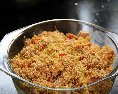 小米辣酱蒸排骨的做法（用小米辣酱烹制的美味蒸排骨，快来学习！）-第1张图片-美味行家