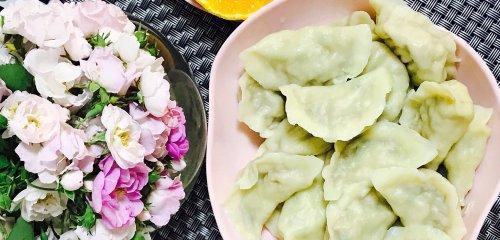 花样美食-洋槐花饺子（用花瓣为食材，做出美味佳肴）-第1张图片-美味行家