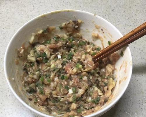 香菇肉馅馄饨的制作方法（做出美味营养丰富的香菇肉馅馄饨）-第3张图片-美味行家