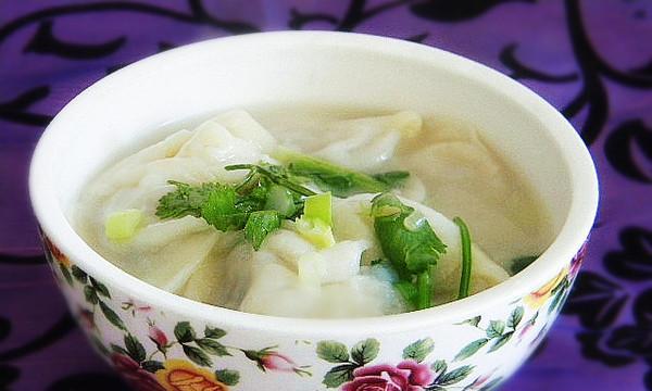 香菇肉馅馄饨的制作方法（做出美味营养丰富的香菇肉馅馄饨）-第1张图片-美味行家
